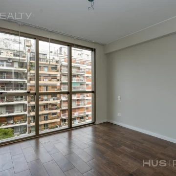 Venta departamento de 3 ambientes con dependencia en edificio full amenities con cochera.