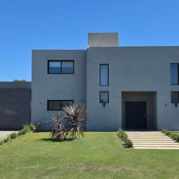 VENTA CASA EN ESTACIÓN DEL CARMEN 4 DOR Y PILETA