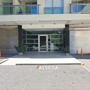 Departamento 1 dor con COCHERA - Montevideo 1332 - Centro