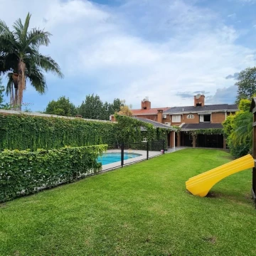 HERMOSA CASA OLEGARIO ANDRADE AL 100