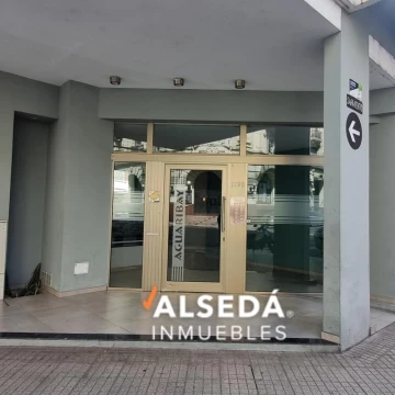 Departamento 1 dormitorio, doble Balcón con  Cochera - Centro