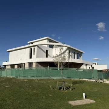 Venta Excelente Casa en Barrio los Puentes, 7 ambientes, 4 dormitorios, Nordelta