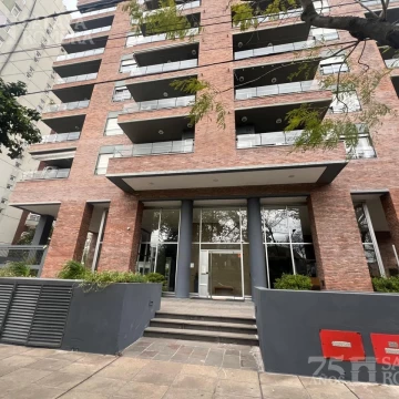 Departamento en Alquiler  Olivos-Vias/Maipu 4 ambientes con cochera