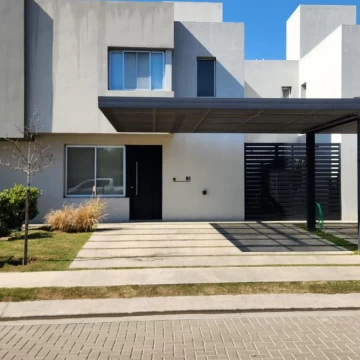 Tu próximo hogar está en Valle Escondido | Dúplex de 3 dormitorios con patio y asador