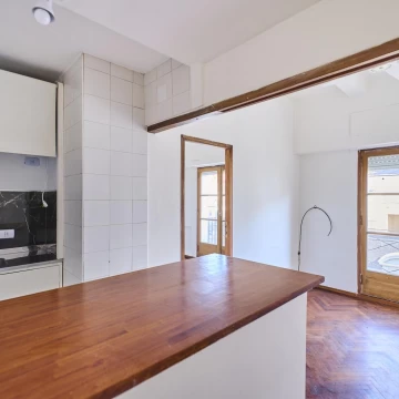 Venta Departamento 1 Dormitorio 2 ambientes al frente con  en Recoleta 6to Piso