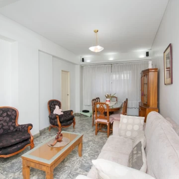 Departamento 3 ambientes c/dependencia en venta. Planta baja al frente con Patio. Orientación norte.