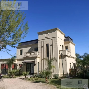 CASA EN VENTA ESTILO FRANCÉS 6 AMBIENTES