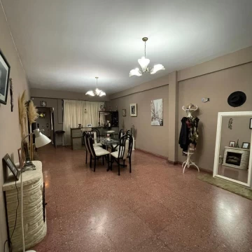 PH - Venta -  Lomas del mirador con garage  y entrada independiente
