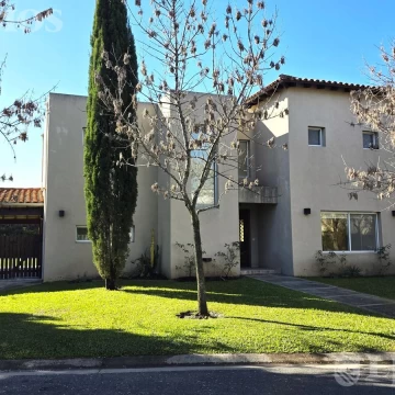 Casa en Alquiler sin muebles en Santa Catalina Villanueva