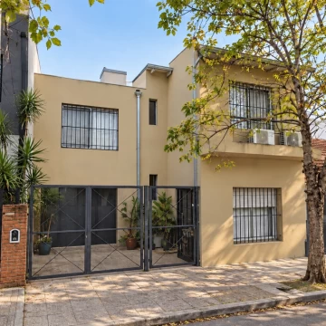 Casa en Venta en Martínez | 4 Dormitorios, Jardín, Piscina y Cochera