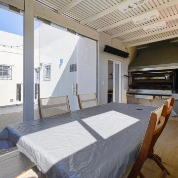 Casa Chalet en Venta 4 Ambientes en Nuñez. Reciclada.