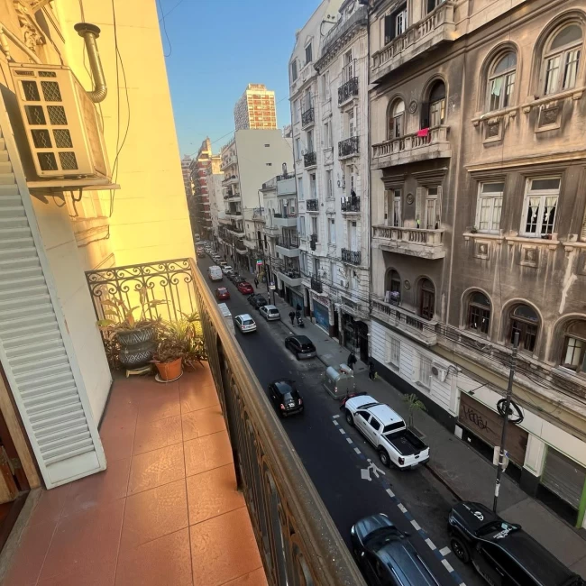 Departamento 3 Ambientes Venta - Semipiso al Frente en Balvanera - Dependencia - Apto Crédito