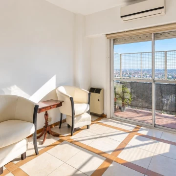 VENTA 3 Ambientes con Cochera y Balcón | Piso 15 con Vista Abierta | Ramos Mejía