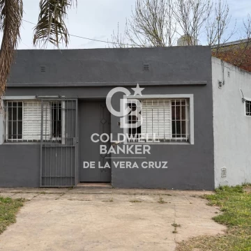 Casa de dos dormitorios y cochera