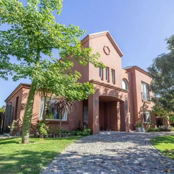 Casa en Venta 4 dormitorios + dependencia + estudio Barrio Septiembre Escobar APTO CREDITO 