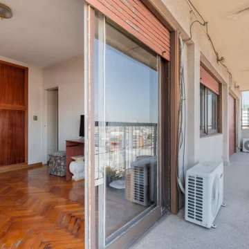 VENTA - DEPARTAMENTO - 4 AMBIEMTES - LUMINOSO - BALCON - BAULERA - CABALLITO