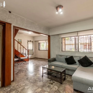 VENTA CASA DE 5 AMBIENTES EN HAEDO
