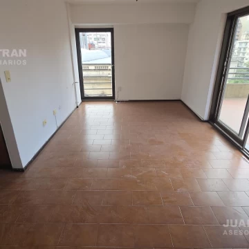 Depto de 1 dormitorio y medio - Gran balcón terraza vista a fuente de Patio Olmos