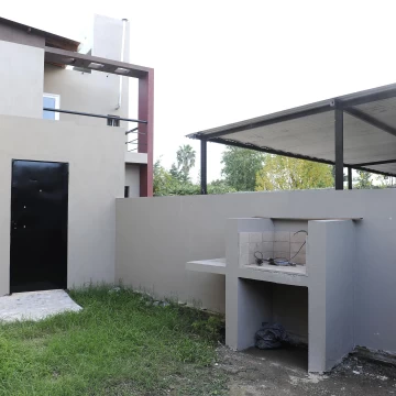 Venta de departamento - dúplex. City Bell