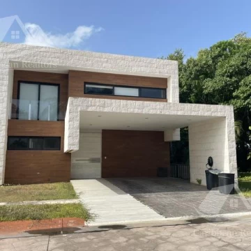 Casa en Renta en Cumbres