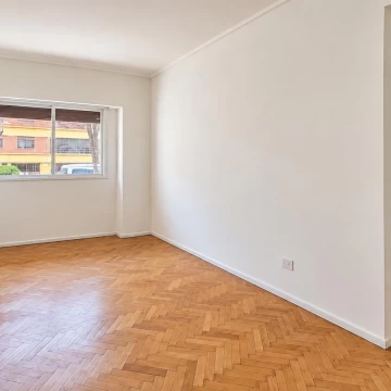 ALQUILER 2 AMBIENTES EN PLANTA BAJA CON PATIO – BELGRANO – SIN EXPENSAS