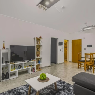 Calle 55 e 9 y 10, 1 DORMITORIO, 2do PISO AL FRENTE