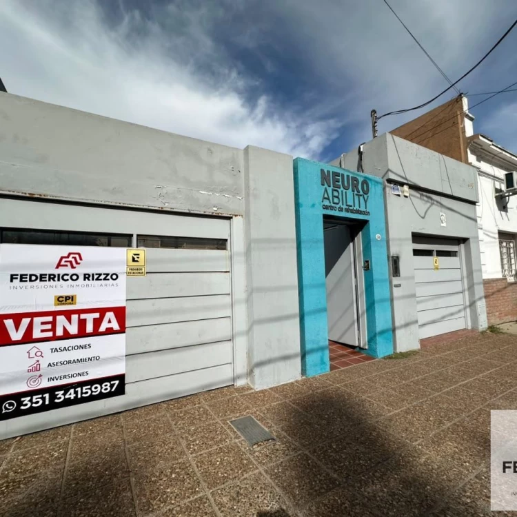 Casa en Venta en General Paz! APTO DESARROLLO! PB + 7 PISOS