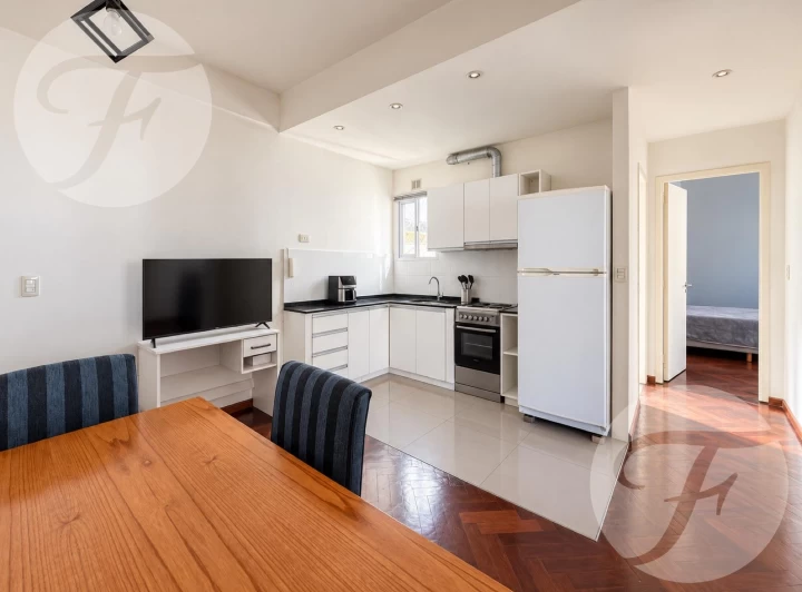 3 ambientes con vista abierta y excelente luz – Sarmiento y Callao