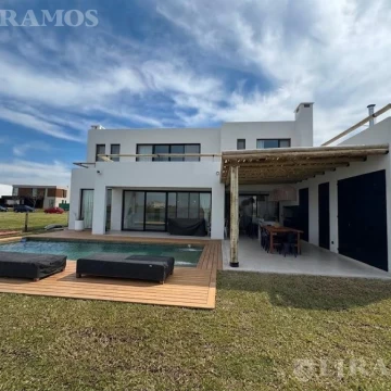 Casa en venta en el Barrio Amarras, Puertos / Escobar
