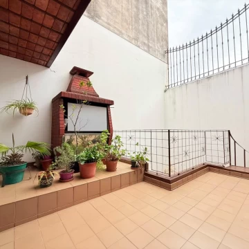 2 Casas En Una con 2 patios y terreza - Villa Crespo - Venta Casa con  Cocheras