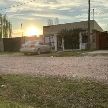 Venta apto crédito de 2 casas sobre mismo lote con jardín privado con renta activa en Luján