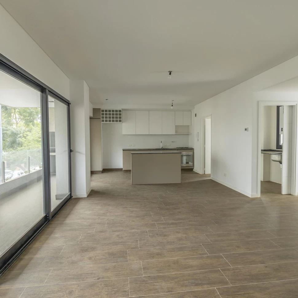 VENTA DEPARTAMENTO 5 AMBIENTES - PATIO CON PARRILLA - COCHERA - FLORES