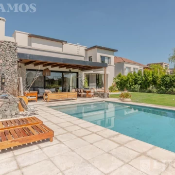 Casa al golf   5 dormitorios en venta en El Golf de Nordelta