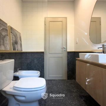 1790363584.jpg