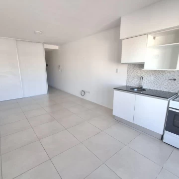 Monoambiente con balcón y cochera en planta baja Ovidio Lagos 426 Rosario