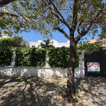 VENTA CASA- APTO CREDITO – 3 DORMITORIOS -POETA LUGONES