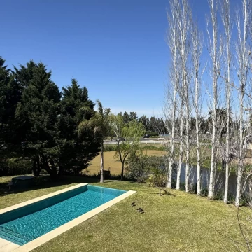 Casa en Venta o Alquiler Anual - BARRIO LA ALAMEDA - Al Agua - 4 dorm