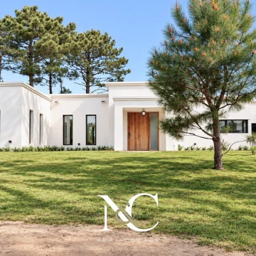 Casa en venta 4 ambientes Pinamar cancha de golf - Álamos