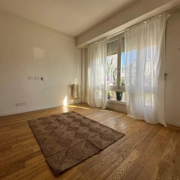 SEMIPISO DE DOS DORMITORIOS  Y ESCRITORIO  RECICLADO  LLENO DE  LUZ  y SILENCIOSO
