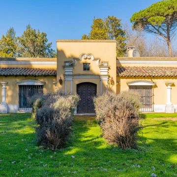 Estancia histórica de 1830 restaurada con 42 hectáreas a 50km del mar