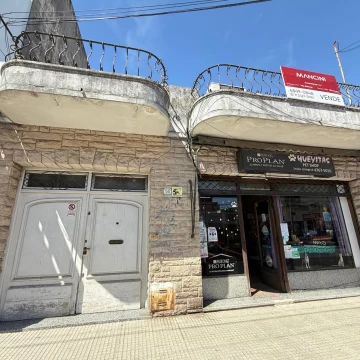 Venta en block - 2 departamentos de 2 y 3 ambientes con patio y local comercial - Villa Ballester