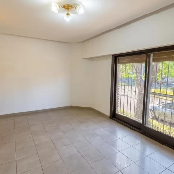 Casa PH venta de 4 ambientes con patio en castelar norte