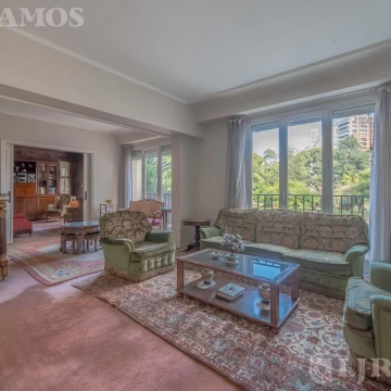 Recoleta. Plaza Vicente Lopez. vista a plaza. Sup. 220.45 m2