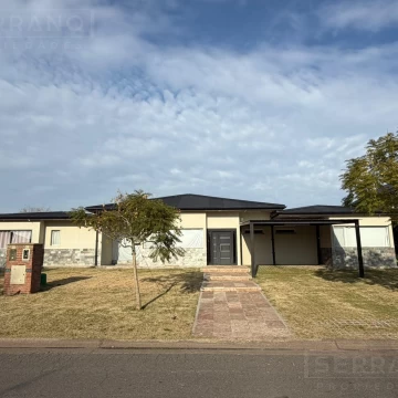 Venta casa 5 ambientes con vista al rio, en San Benito, Villanueva