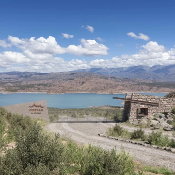 Lote de 2000m2 en Cantos de Miralago – Potrerillos, Mendoza - Barrio con Vista al Lago