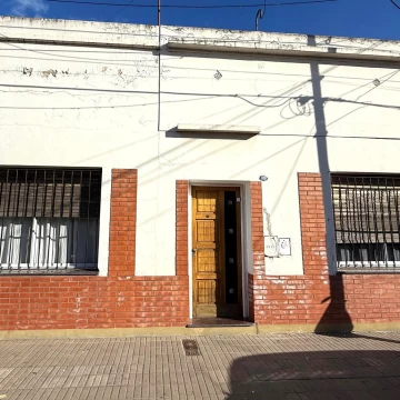 casa en venta en lujan centro 25 de mayo 189