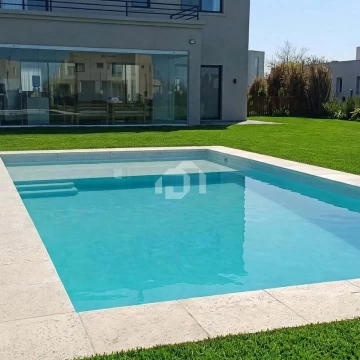 Casa  en Venta en San Sebastian, Escobar, G.B.A. Zona Norte
