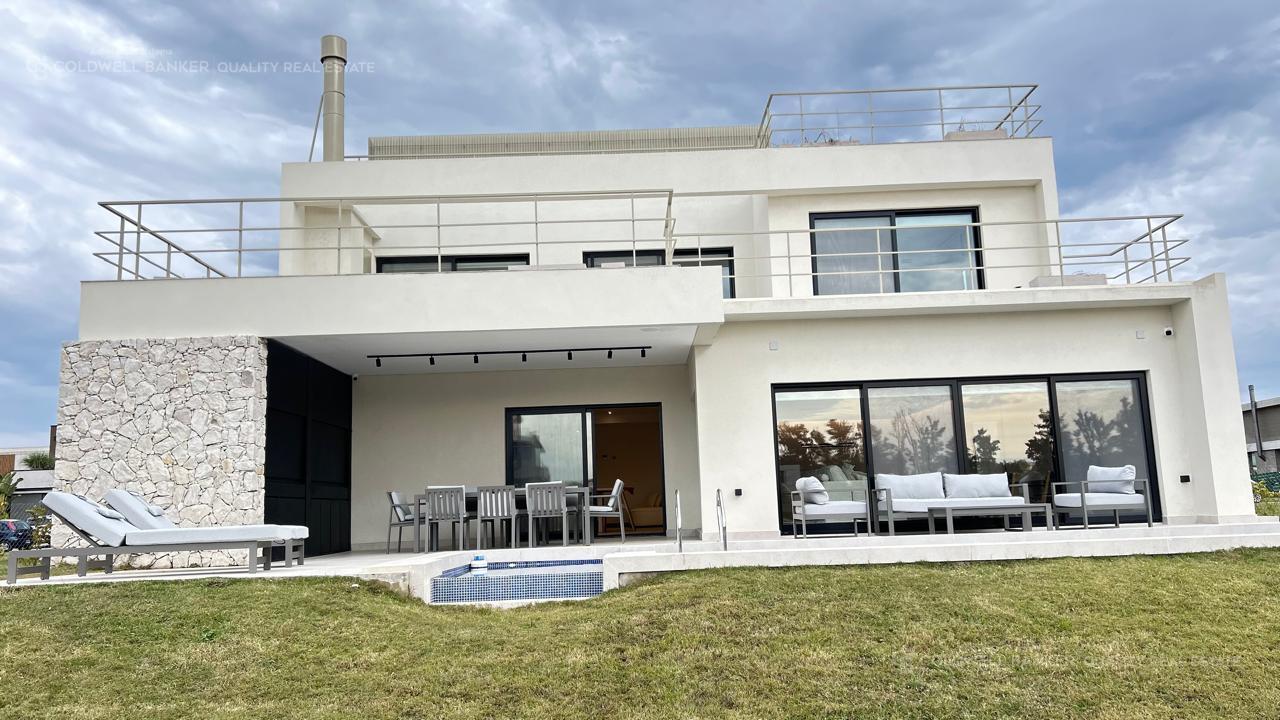 Casa premiun en venta a estrenar con amarra al rio Yacht Nordelta - 2
