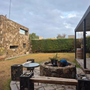 Casa en Venta - Frente a Dalvian Barrio Alta Mendoza