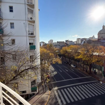 Venta departamento 4 ambientes en San Telmo con balcón